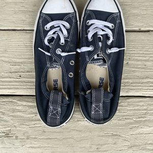 Converse womens size 8 slip on , no tie, excellent used conduits navy blue